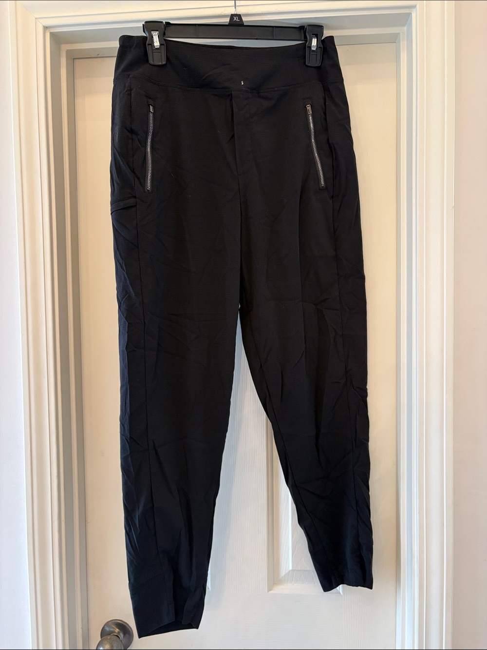 Women’s Athleta Black Ankle Pants Size 6 Stretch Travel Athletic Jogger
